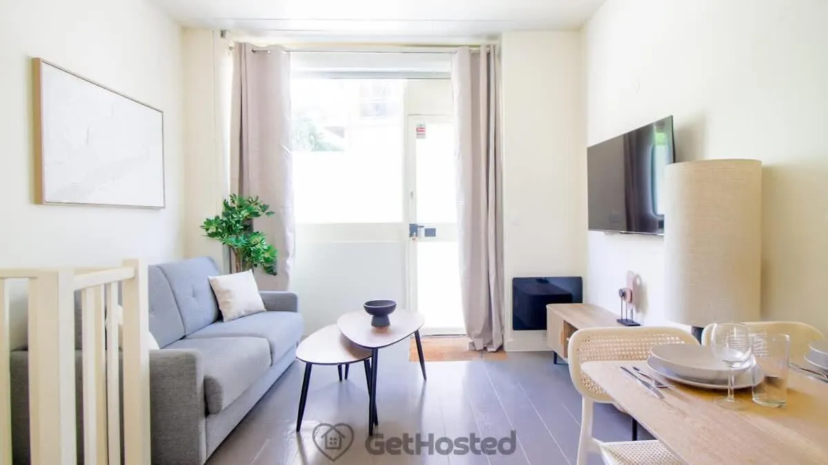 Paris Expo - Charming Apartment - Gethosted 0*,  Frankrig